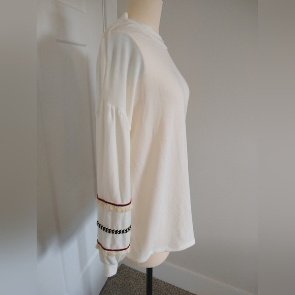 NWT Women's Flirty Off White Top with Embroidered Details Blouson Sleeves Med. - Picture 4 of 12